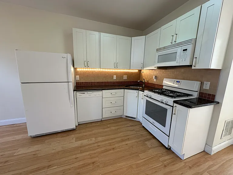 70 London St #1 — Photo 4