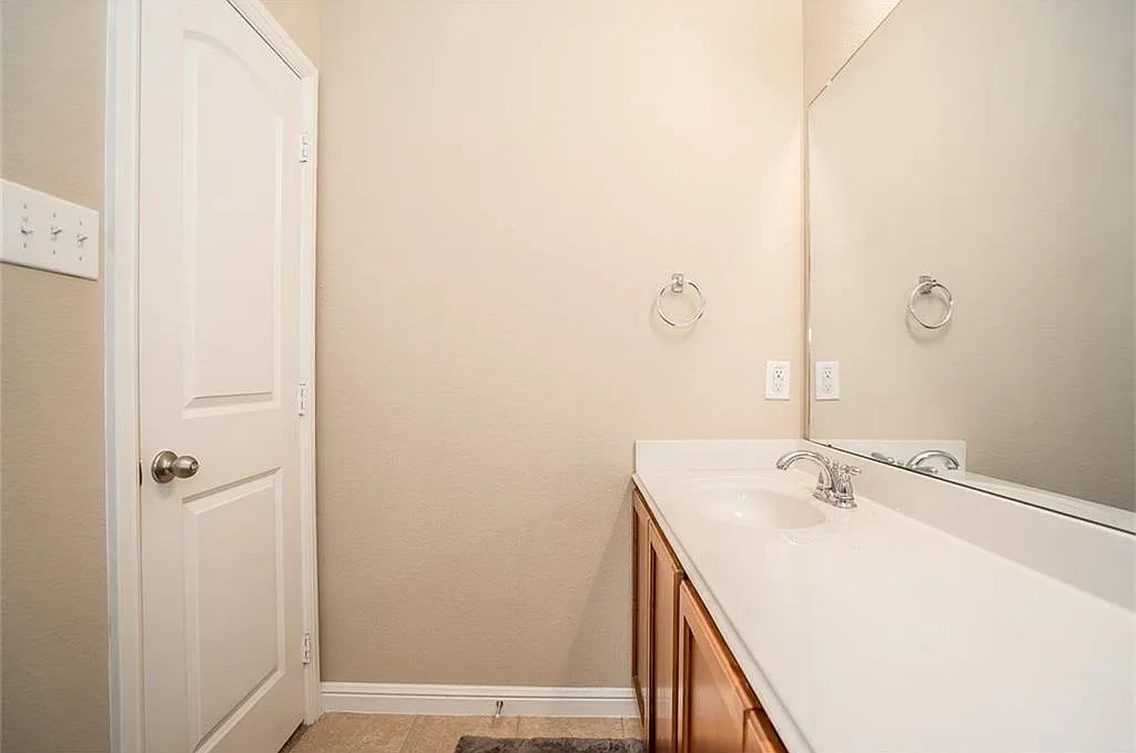 3 bed, 1861 sqft, $2,200 — Photo 2
