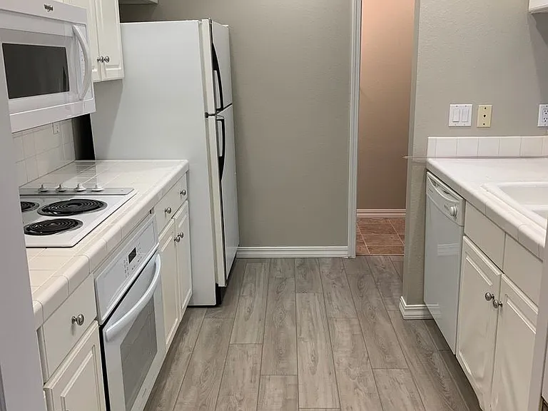 9613 NW Miller Hill Dr — Photo 5