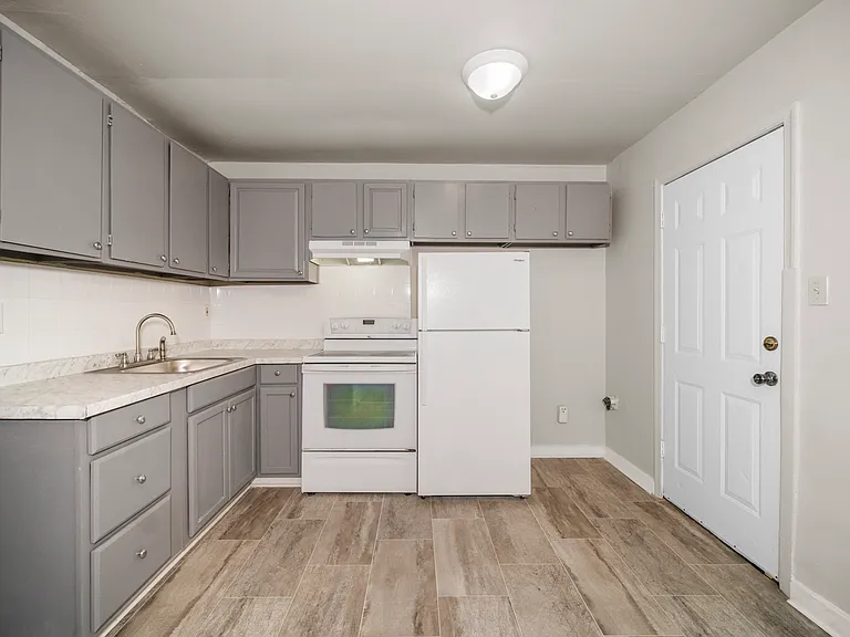 1331 Minefee St — Photo 7