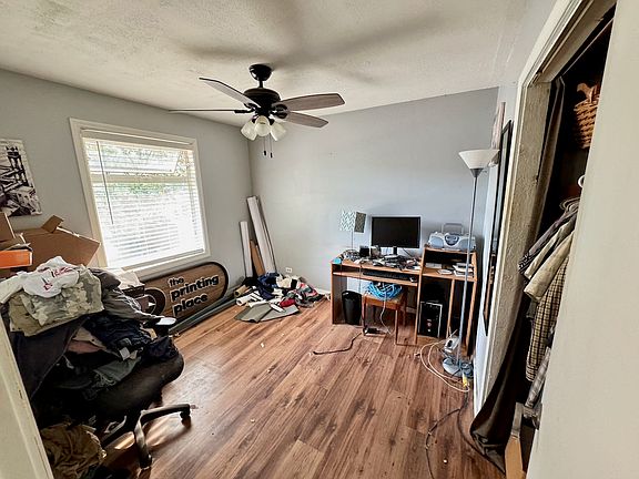 4th image of 223 Larch Ave