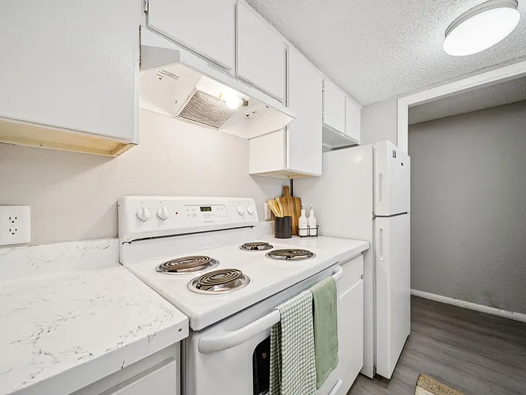 Cedar Park Apartments — Photo 23