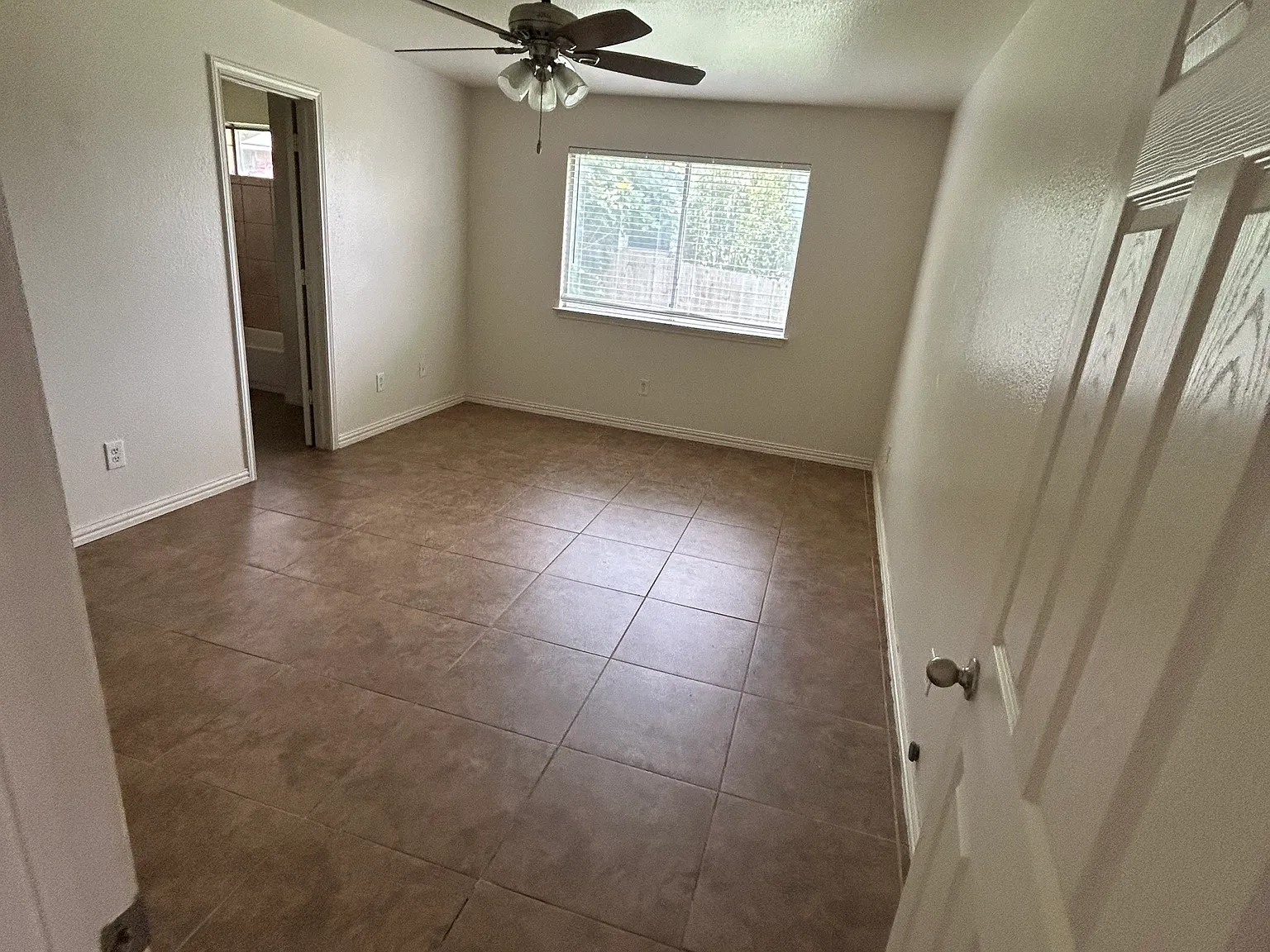 3 bed, 1616 sqft, $1,990 — Photo 4