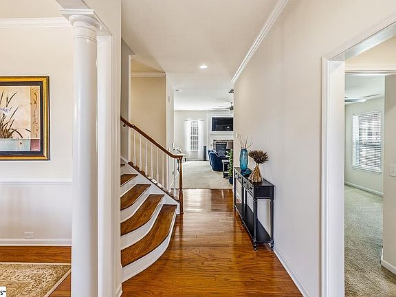 5th image of 201 Chapel Hill Ln