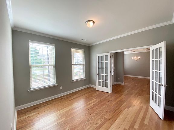 5th image of 616 Fairway Dr