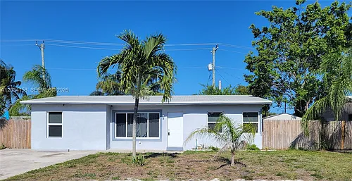 2560 NE 8th Ter Photo 1