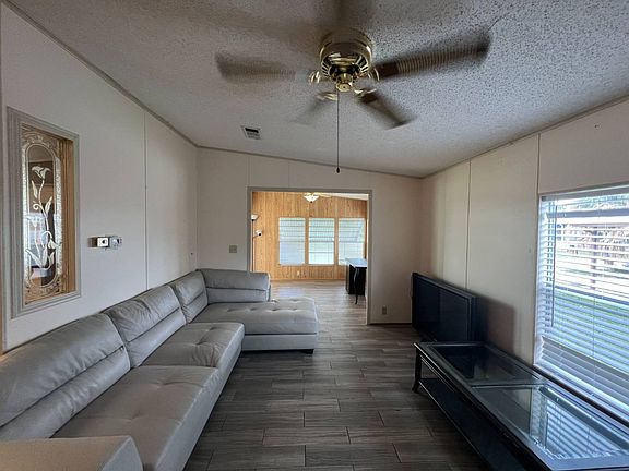 3rd image of 502 Archer Ln