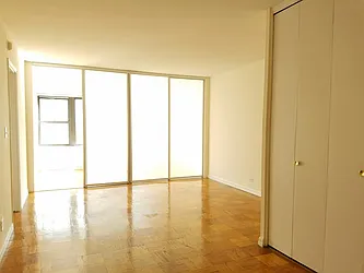 Rented by Manhattan Apartment Organization