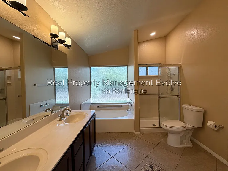7568 W Kerry Ln — Photo 16