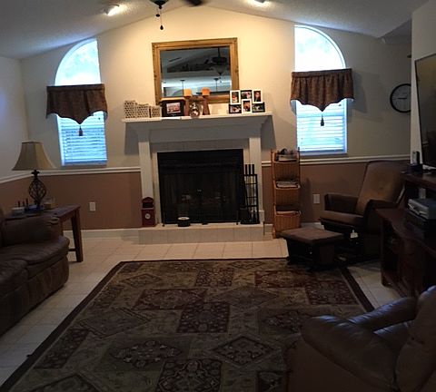 Family w/gas fireplace