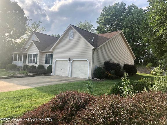 3rd image of 116 S Acorn Hill Dr