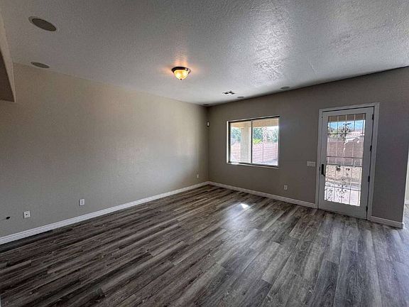5th image of 821 W Saguaro Ln