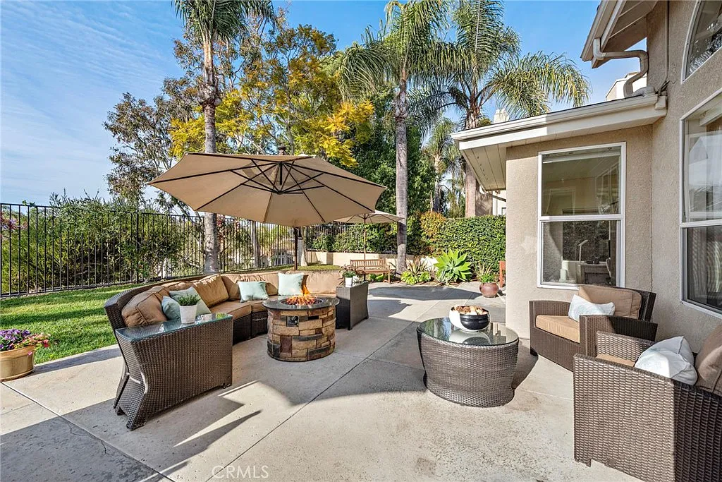 4 bed, 2.5 bath, 2530 sqft, $10,000 — Photo 2