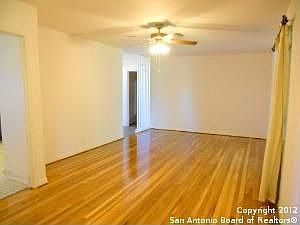4th image of 370 Springwood Ln