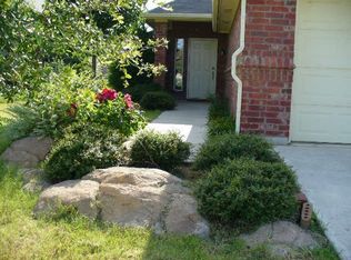 757 Stribling Cir, Azle, TX 76020