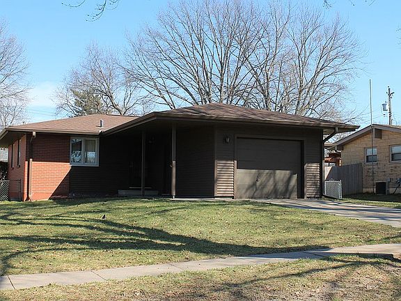 2nd image of 1110 Scenic Ln