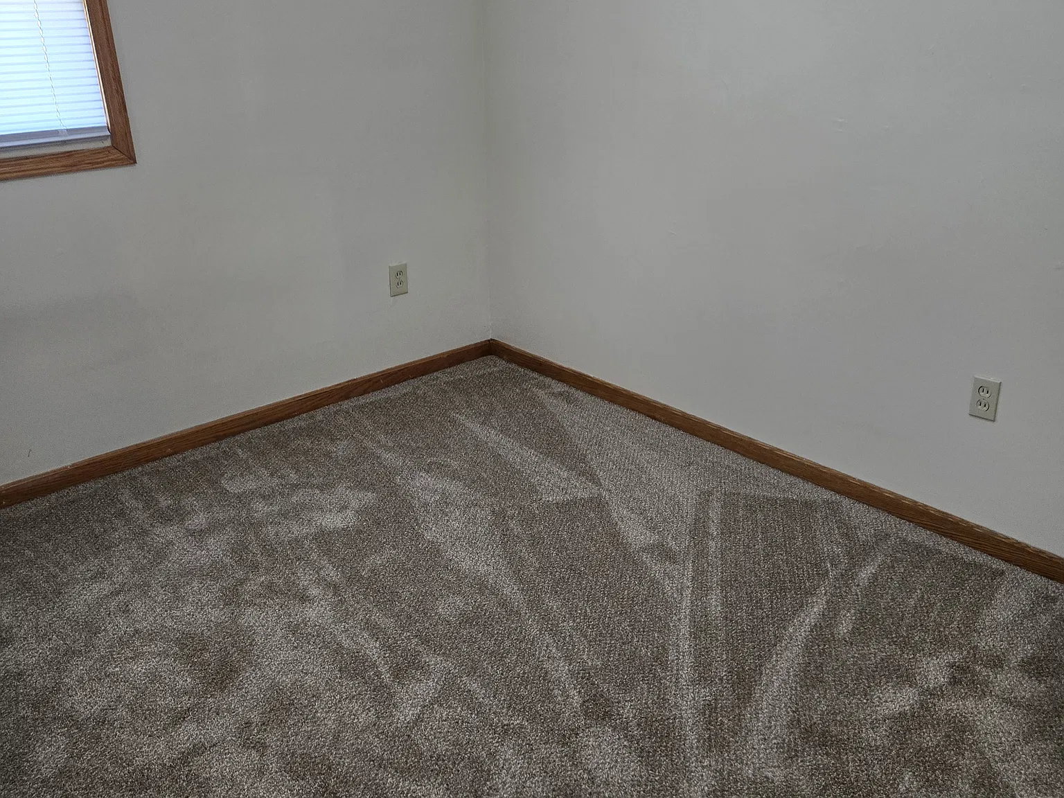 3 bed, 850 sqft, $950 — Photo 2