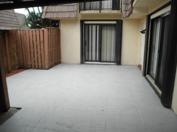 3rd image of 571 Springdale Cir