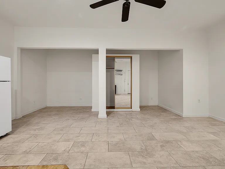 638 E 1st St #3 — Photo 17