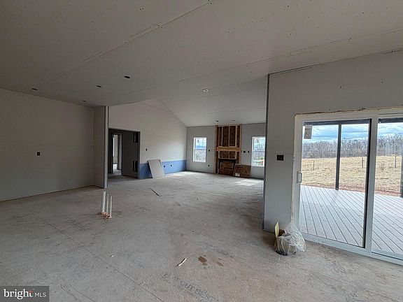 3rd image of 62 Cressida Dr