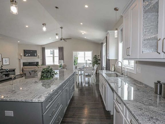 4th image of 32 Blackstone Dr #34