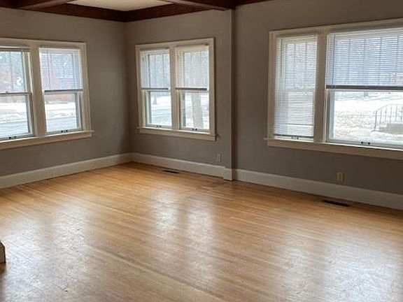 3rd image of 407 8th Ave S