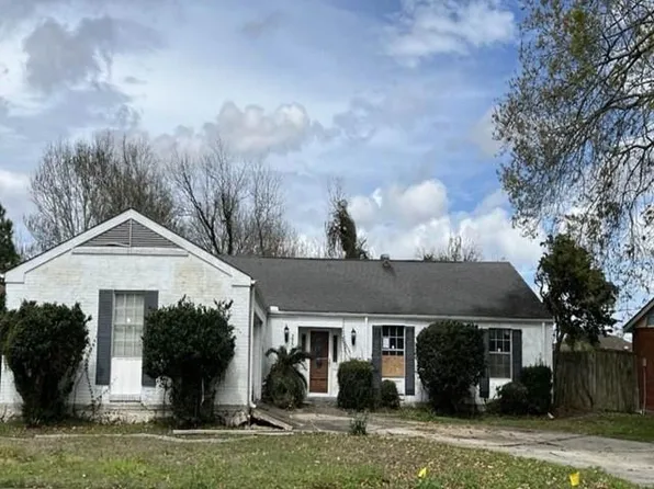 2207 N Von Braun Ct, Harvey, LA 70058