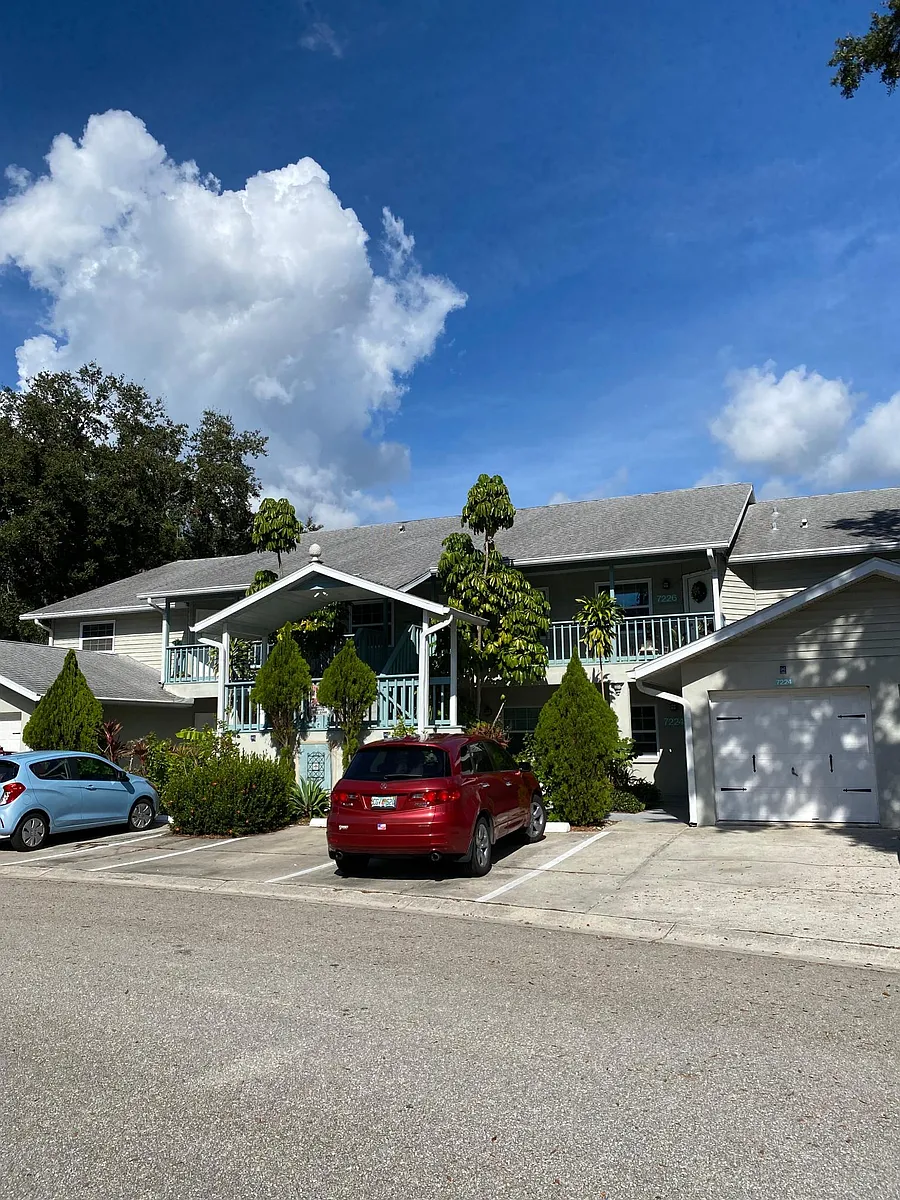 Front of the building - 7222 Eleanor Cir #7222