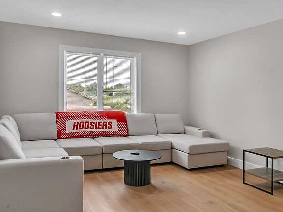 4th image of 200 E 17th St #3