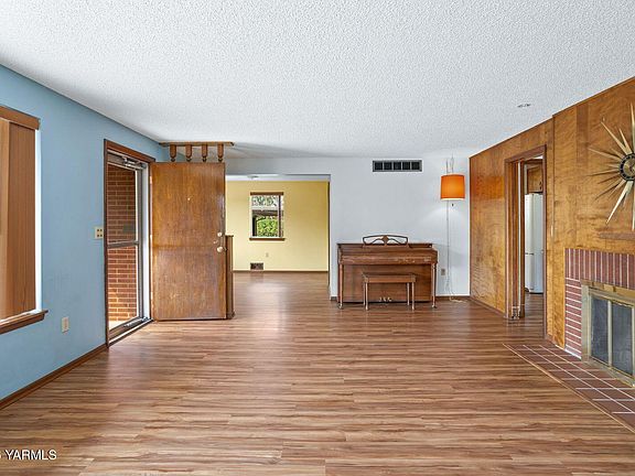 4th image of 4403 Upland Way