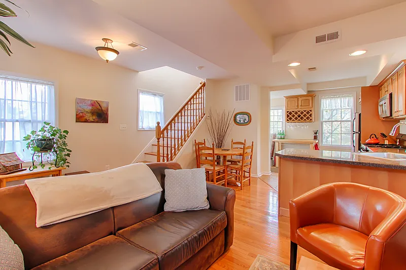 2 bed, 1.0 bath, $3,250 — Photo 3