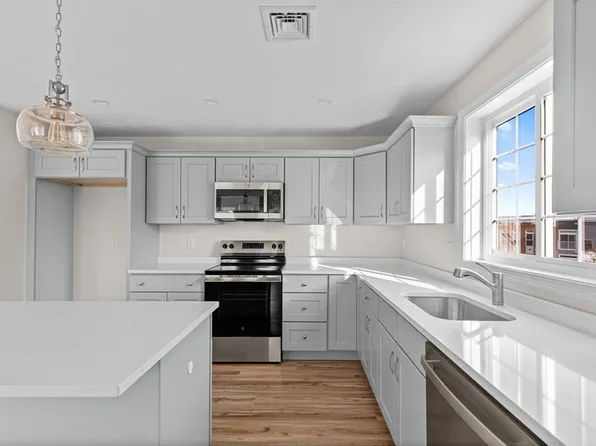 393 Court St #5, Plymouth, MA 02360