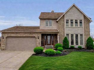 29 Greenmeadow Dr, Lancaster, NY 14086