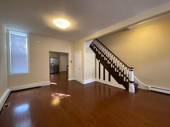 4th image of 2144 E Cumberland St