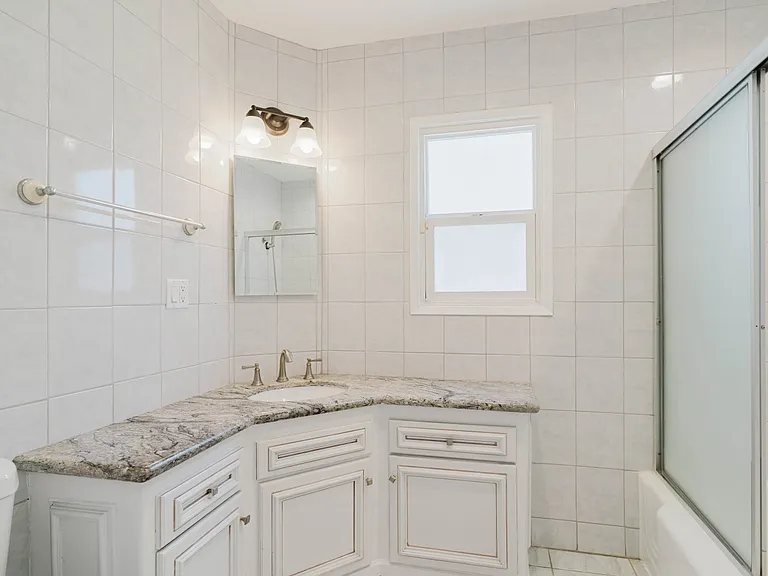 13856 Runnymede St — Photo 29