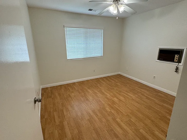 1725 Hillcrest Ln — Photo 14