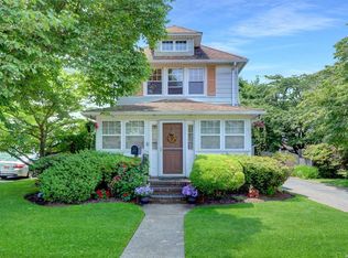 32 McKinley Ave, Hicksville, NY 11801