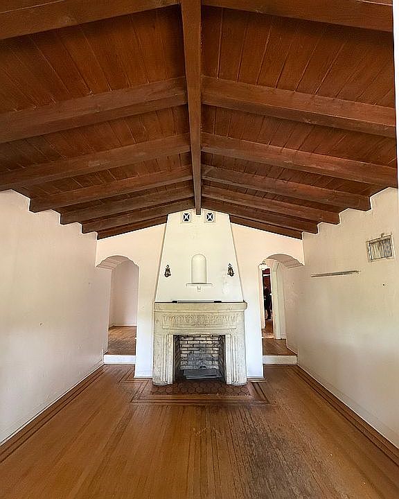 2nd image of 774 NE 71st St