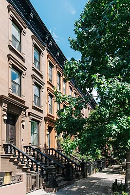 Rented by Compass | media 21