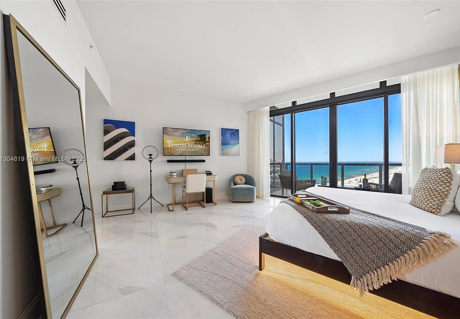 2201 Collins Ave Condo — Photo 4