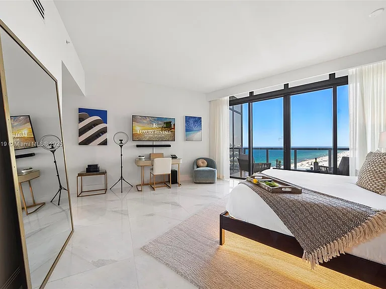 2201 Collins Ave — Photo 4
