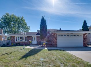 1551 W Holtz Ave, Addison, IL 60101