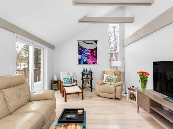 2 Kendall St Unit 2, Walpole, MA 02081