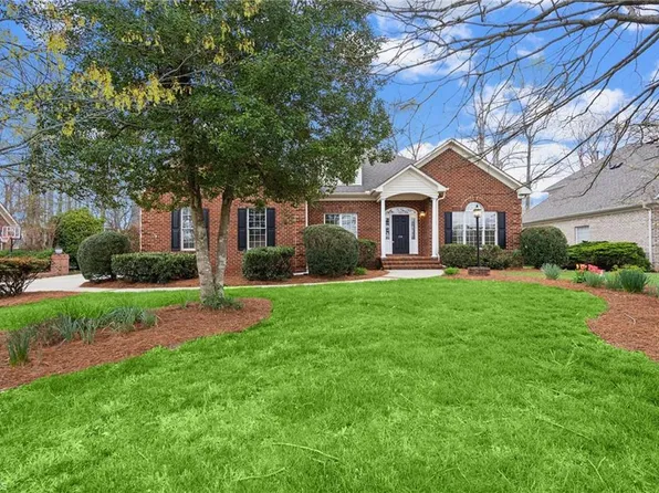 714 Golf House Rd W, Whitsett, NC 27377