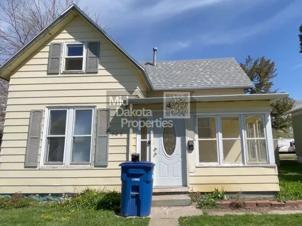 208 E 10th Ave, Mitchell, SD 57301