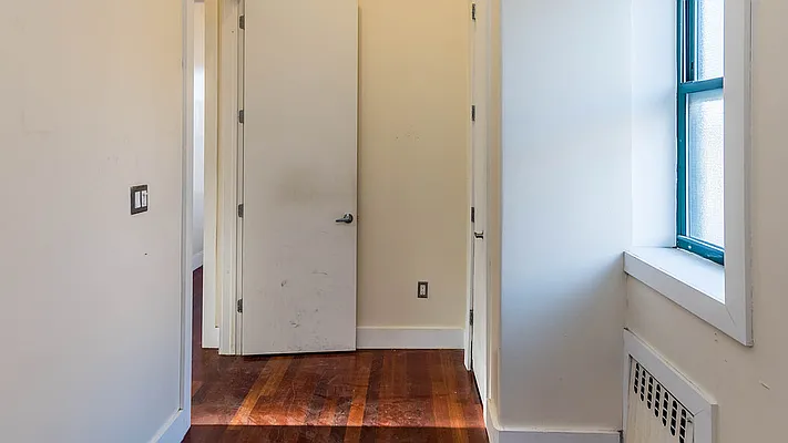 Rented by Nooklyn NYC LLC | media 6