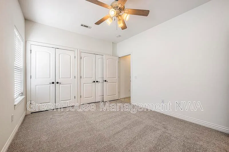 4 bed, 3.0 bath, 2311 sqft, $2,640 — Photo 3