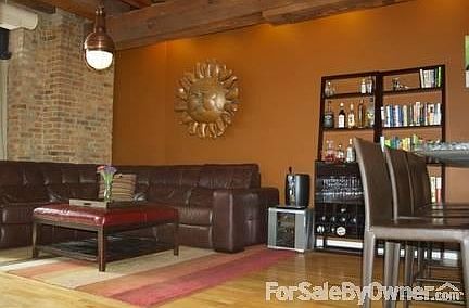 Living Room/Bar