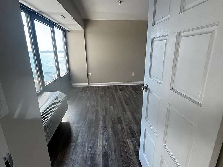 300 Riverfront Dr #11G — Photo 6