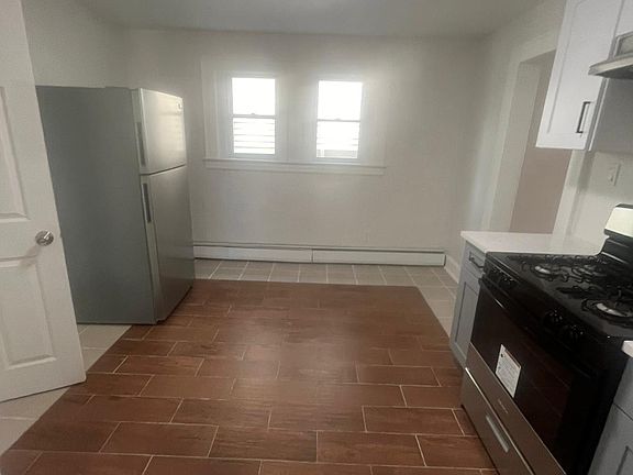 2nd image of 72 Palm St Floor 1